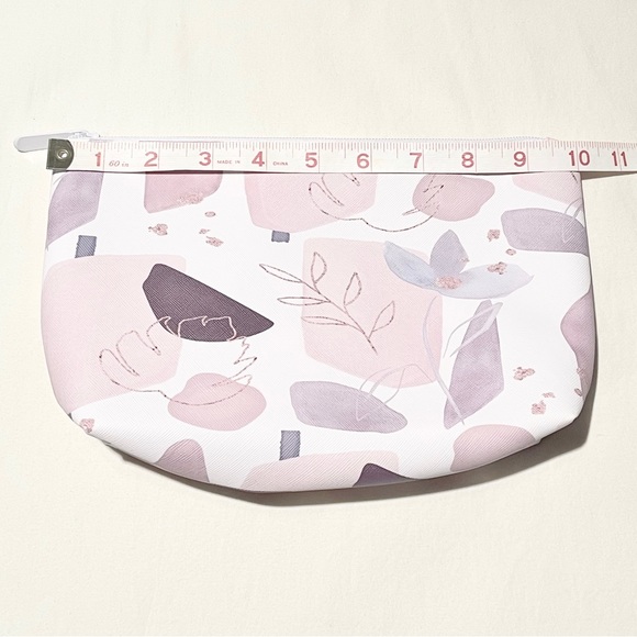 Neutrogena Crosshatch Printed Cosmetic Bag - Picture 4 of 6